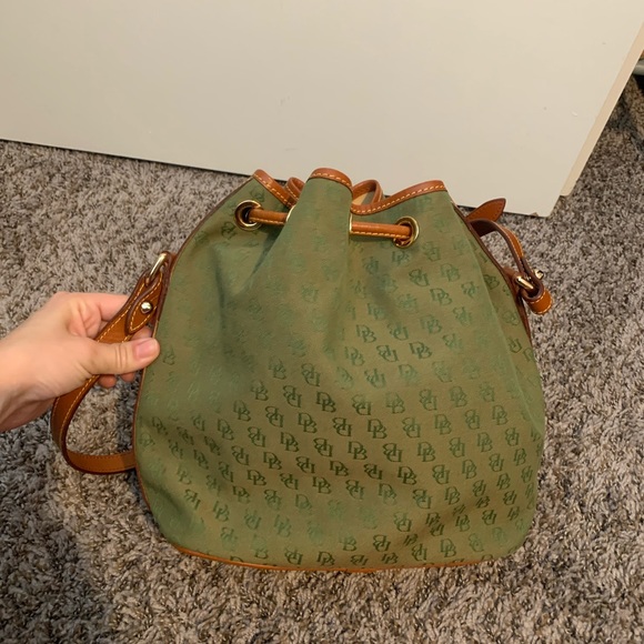 Dooney & Bourke Signature Logo Bucket Bag Green - Picture 6 of 8